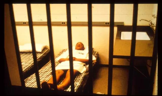 为了90美元，他们在实验里成为真实的恶魔与羔羊，仅6天就已失控