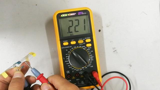 怎么用万用表测电容(电容怎么测)