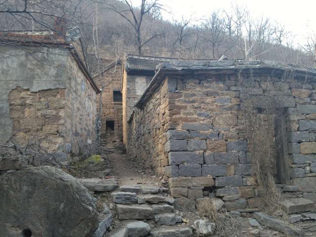 太行山中的传统古村落　探秘“蜘蛛窑”“寺东坡”　只剩八户人
