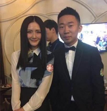 谢娜捧红了两个新综艺谐星，如今一个知恩图报，一个忘恩负义！