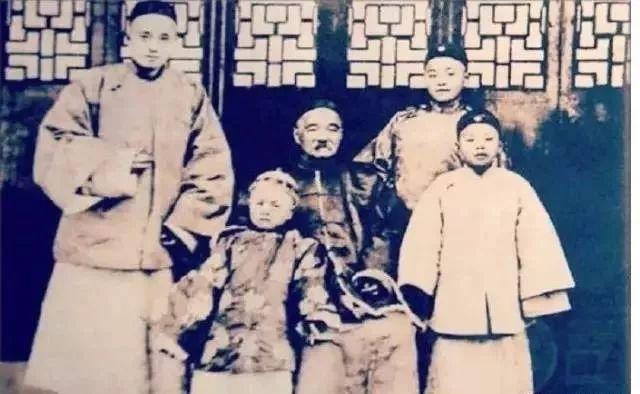 他是嗜赌成性的“富三代”，却是中国“首席鉴定专家”！