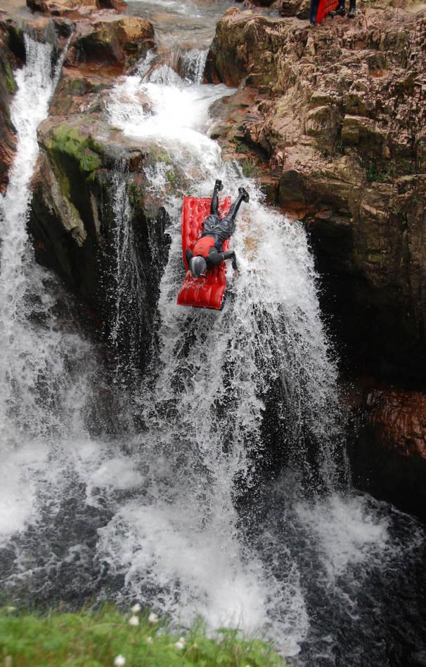 那些全球令人瞠目的奇闻异事 整个人都被吓傻了