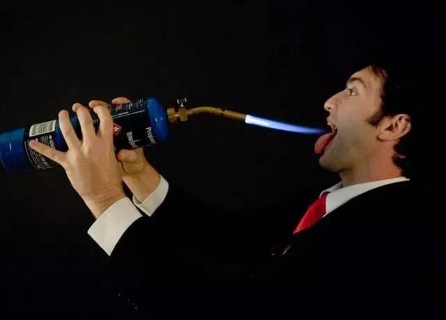 那些全球令人瞠目的奇闻异事 整个人都被吓傻了