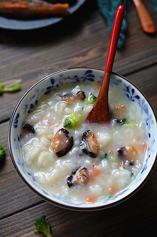 教你一道快手早餐，营养丰富味道鲜美，天冷喝一碗暖胃又暖身！