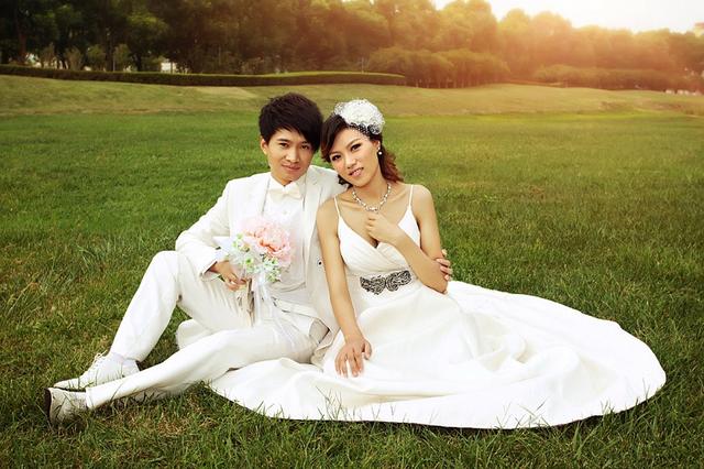 離婚三年，前夫再婚請我主持婚禮，看到新娘，我哭成淚人