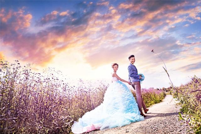 離婚三年，前夫再婚請我主持婚禮，看到新娘，我哭成淚人