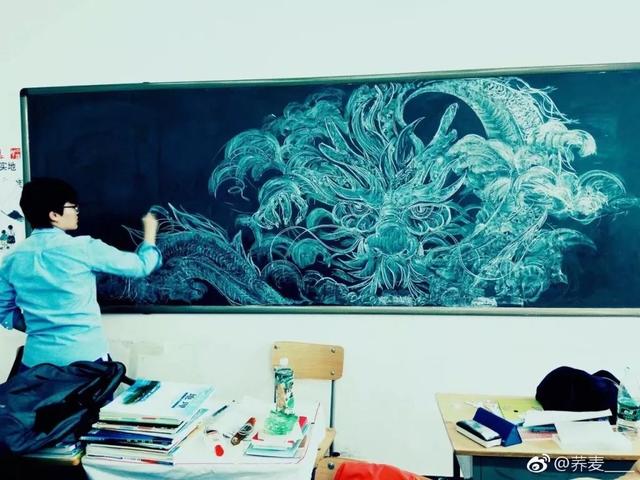 现在黑板报都这种水平了？简直逆天！