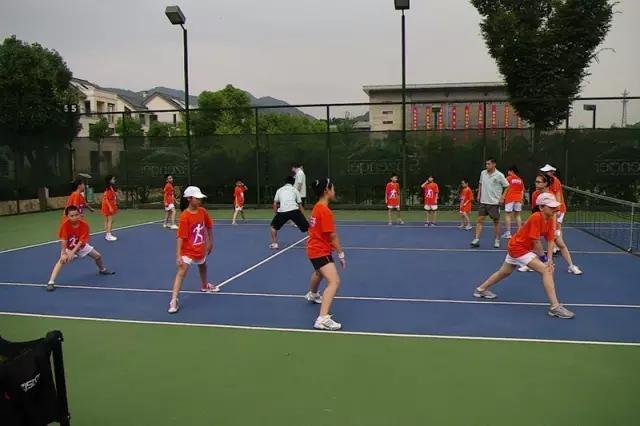网球--孩子们的运动选择