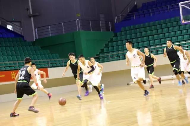 昨天丽江这场篮球赛，好多肌肉男！