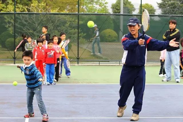 网球--孩子们的运动选择