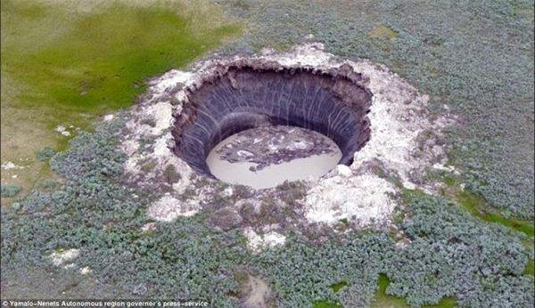 西伯利亚坑洞诞生怪象：一声巨响，天空发光