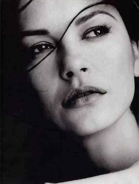 多亏了女神，才没有错过这反转再反转的悬疑片