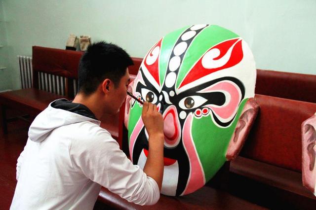 中国传统艺术——京剧脸谱 美与丑的矛盾统一