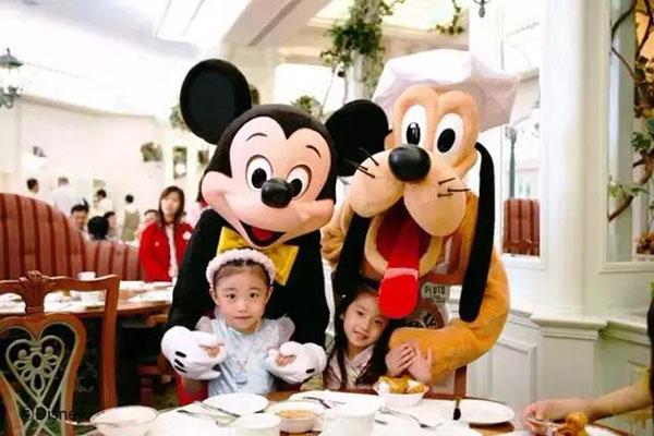 上海迪士尼的园内餐饮吃了让人感觉很烫嘴？