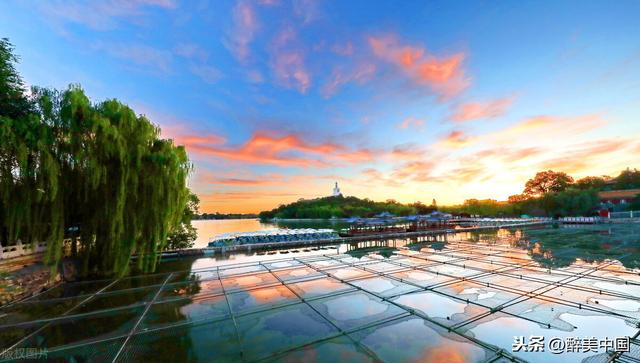 北京故宫角楼水天一色，壮美绚丽风景如画