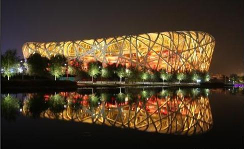 北京奥运会已经过去12年，体育馆变“菜园子”，福娃在荒草中沉睡