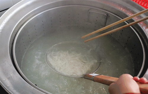 这碗只有3小时生命的米粉，传承的是100年的老手艺！