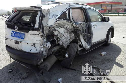 绥满高速公路横道服务区附近 发生多车事故三人死亡