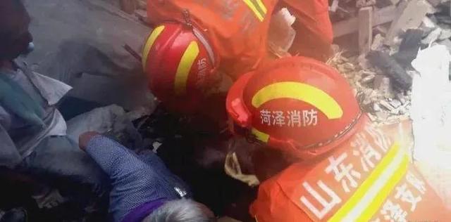 菏澤一房屋施工墻體坍塌，一人被困