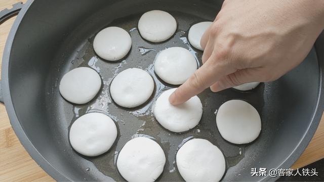 客家一道传统小吃很过瘾，配方好做法简单，12个出锅，好吃到流油