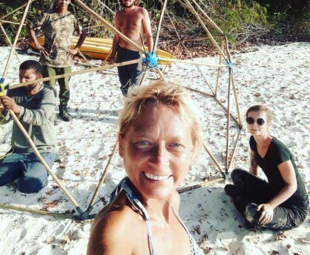 35岁女子和三名男子在岛上生活，没有外界支援荒岛求生