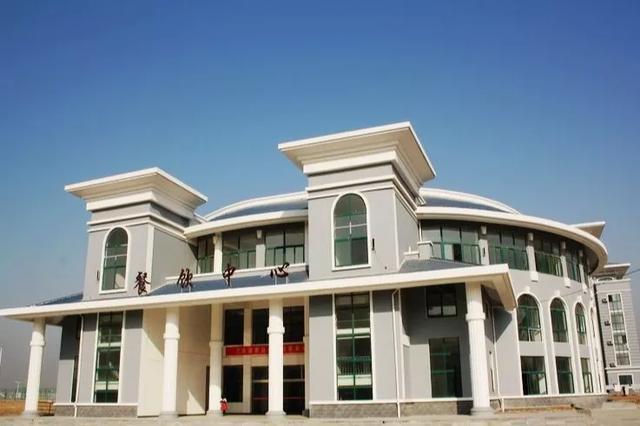 喜迎封頂日，共創(chuàng)教育夢，宿遷科技學(xué)校新建的教學(xué)樓封頂了