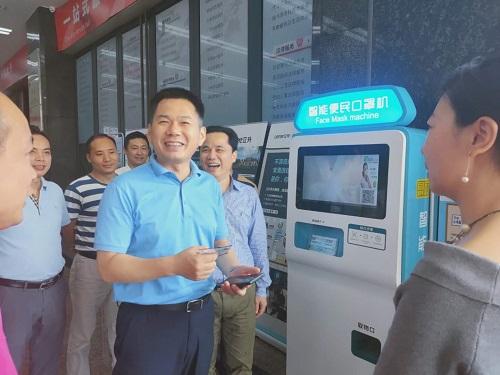 健康头条抗疫宝盒寻康便民口罩机获书记点赞