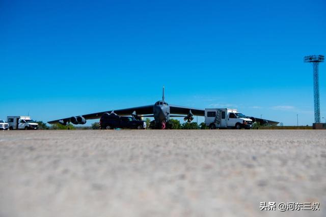 ͬ��50�����Ʒ�������ͺ�-6J�Ա�����B-52H�����߲����ж��