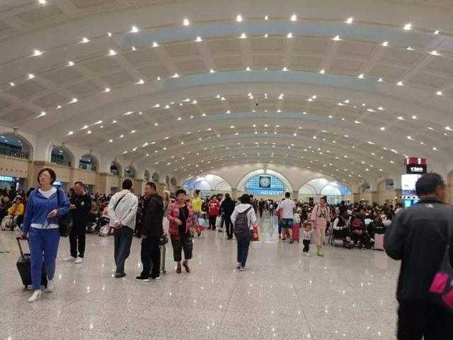 女子“免费”坐百次火车，买票再退票，“屡试