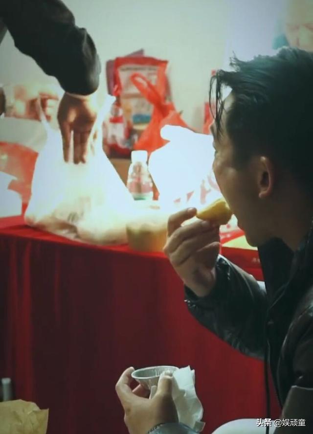 《奔跑吧》郑恺发胖被吐槽，但看到他增肥的过