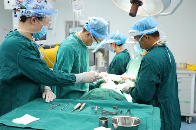 致敬医师节｜青岛市口腔医院王耀钟：看到患者笑容，就是最大成就