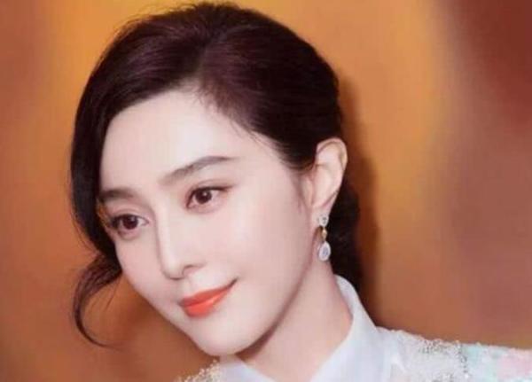 李小璐搅黄整个直播圈，相关部门下令，所有劣迹艺人禁止直播