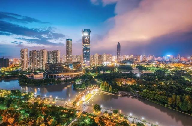 重构起了温州城市的芯坐标;而置信广场,南塘新天地等繁华商圈林立期间