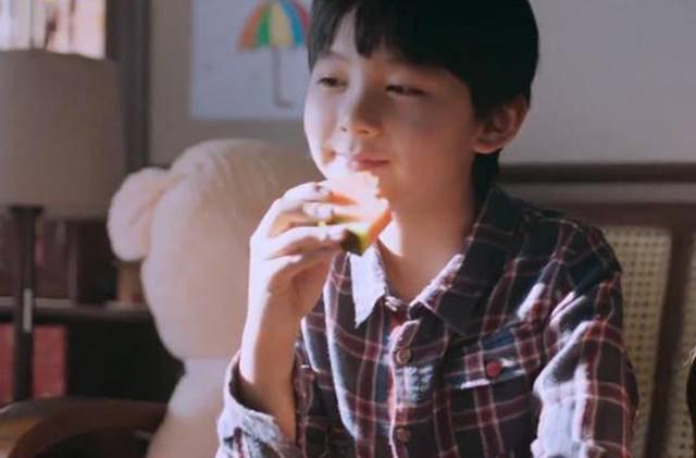 《以家人之名》看哭了，孩子长大的瞬间，都是在妈妈看不见的地方