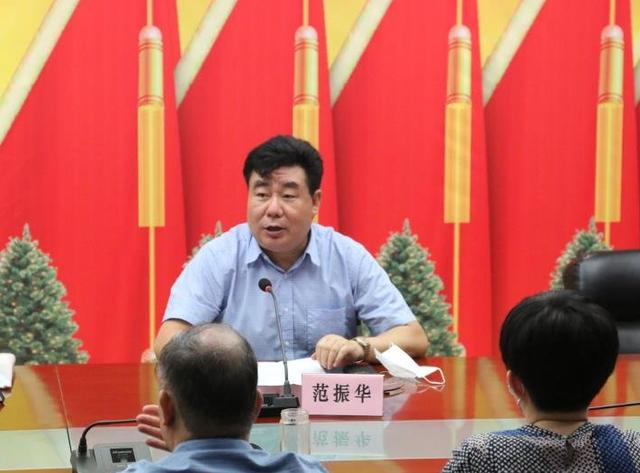 咸阳纺织集团有限公司董事长范振华致辞,并对大家的到来表示欢迎.