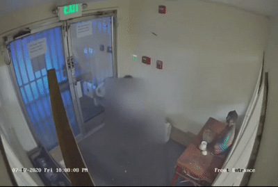一群华人和入室歹徒激烈枪战，华女中弹身亡，视频录下全过程