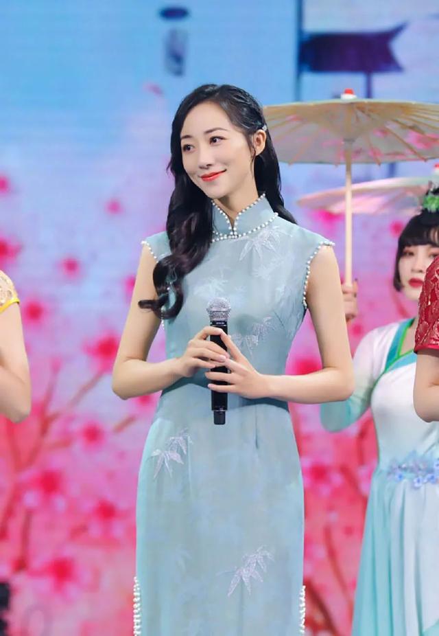 盘点中国穿旗袍最美的7位女星，刘亦菲温婉可人，关晓彤性感撩人-第6张图片-IT新视野