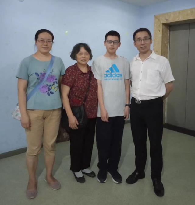 奇速英语夏令营——蔡章兵教授英语高效学习法公益直播成功召开
