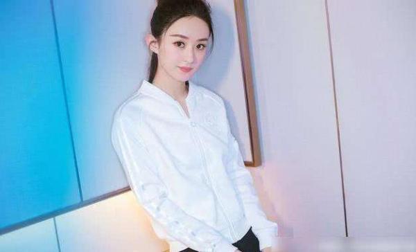 8年前对赵丽颖百般照顾，8年后过气，赵丽颖竭尽