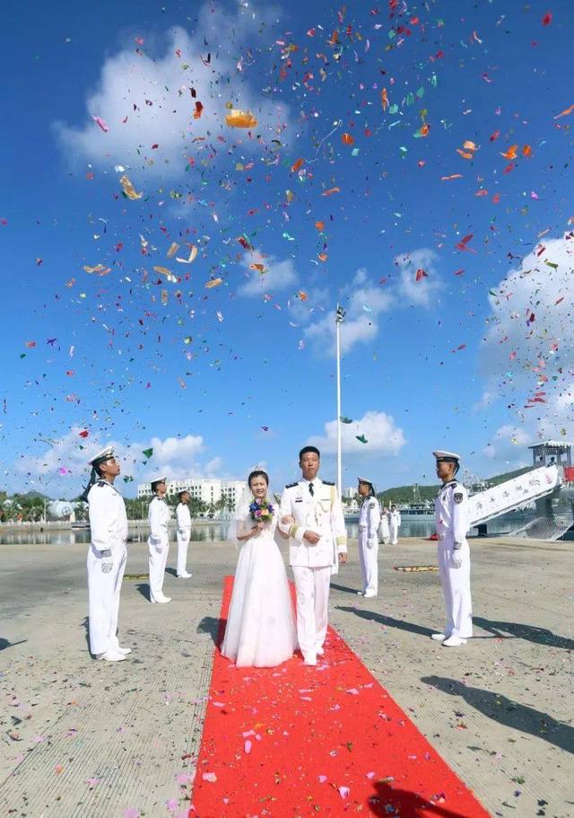 大海作证，军舰为媒！海军兵哥的这场集体婚礼太震撼！