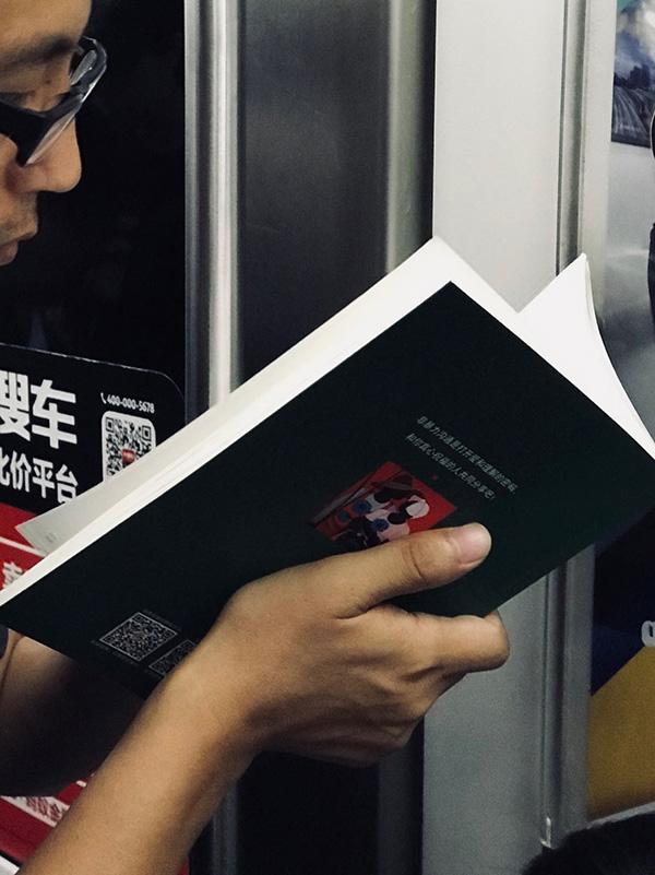 这可能是北京地铁上最受欢迎的12本书