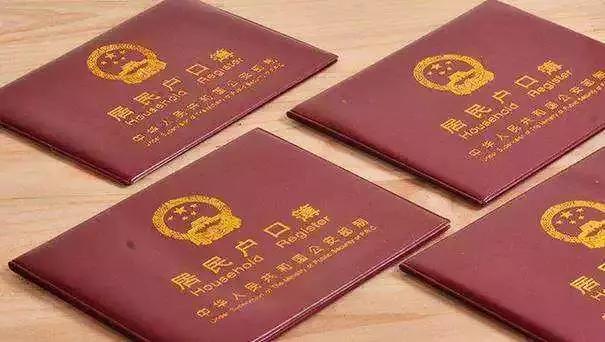 申请人在房产三证办理以后持购房合同,不动产销售统一发票,购房人身份