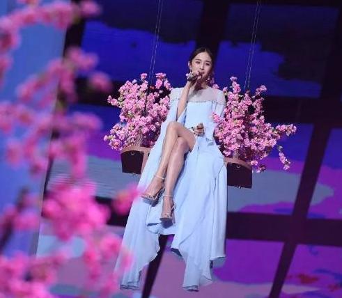 杨幂上节目大秀书法，看见写的字后，专家：作