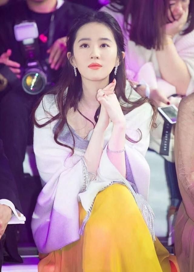 刘亦菲运动装旧照上热搜，青春阳光元气满满，