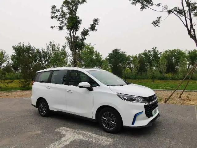 试驾上汽MAXUS EUNIQ插电混动SUV/MPV，谁更适合家用?