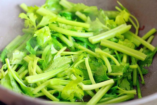 吃菜可以帮助“洗肝”，这3种蔬菜经常吃，能够帮助“养肝”