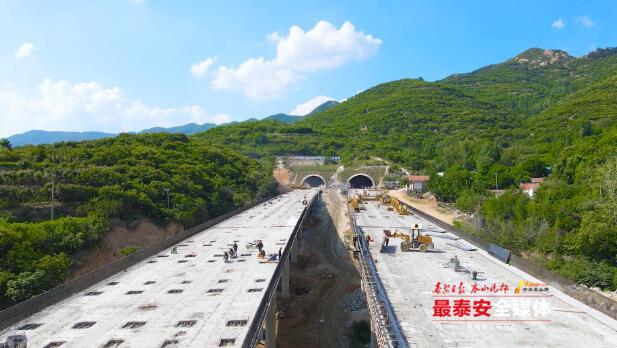 大地隧道最后一仓衬砌浇筑,济泰高速泰安段北段建设工程进入最后冲刺