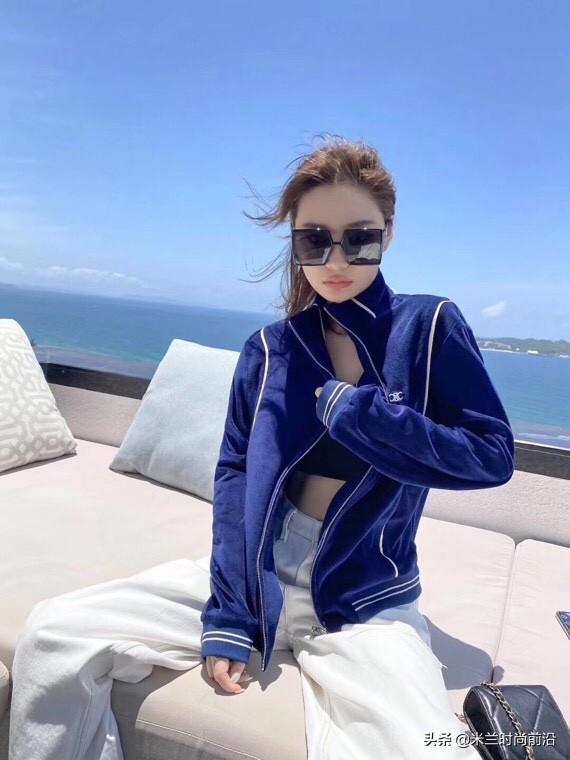 秋季新款潮爆了！2020ss最新 这款丝绒外套真的一眼爱