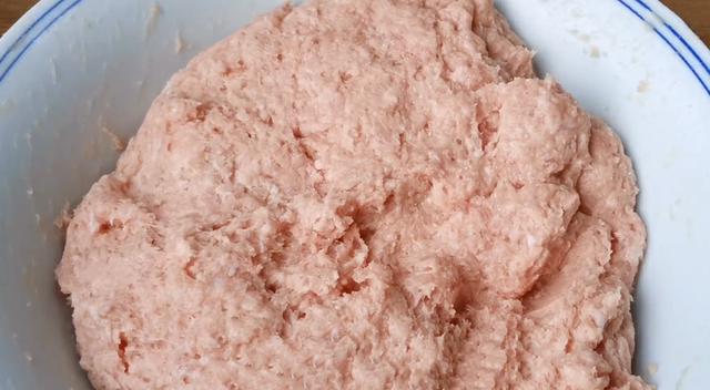 瘦肉这样做太好吃了，做法简单，吃起来Q弹爽滑，一次能吃两大碗