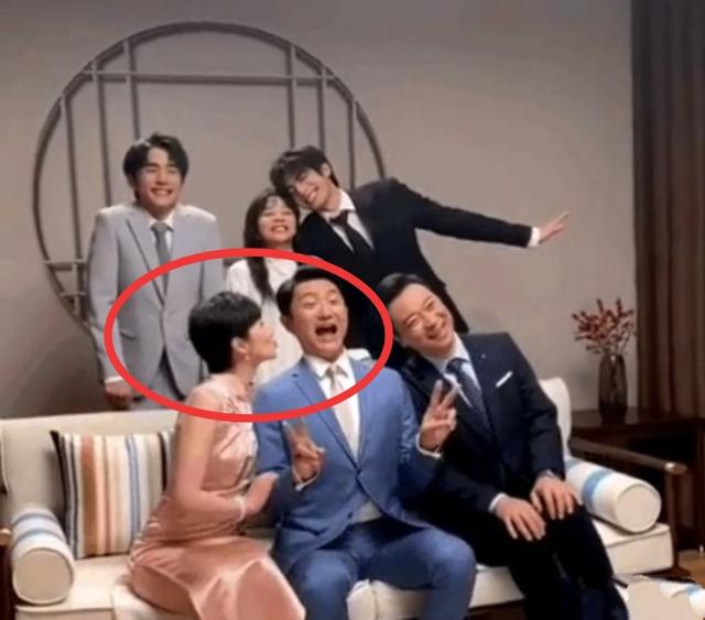 《以家人之名》太狗血，子秋母亲嫁李爸，她真值得拥有这份爱？